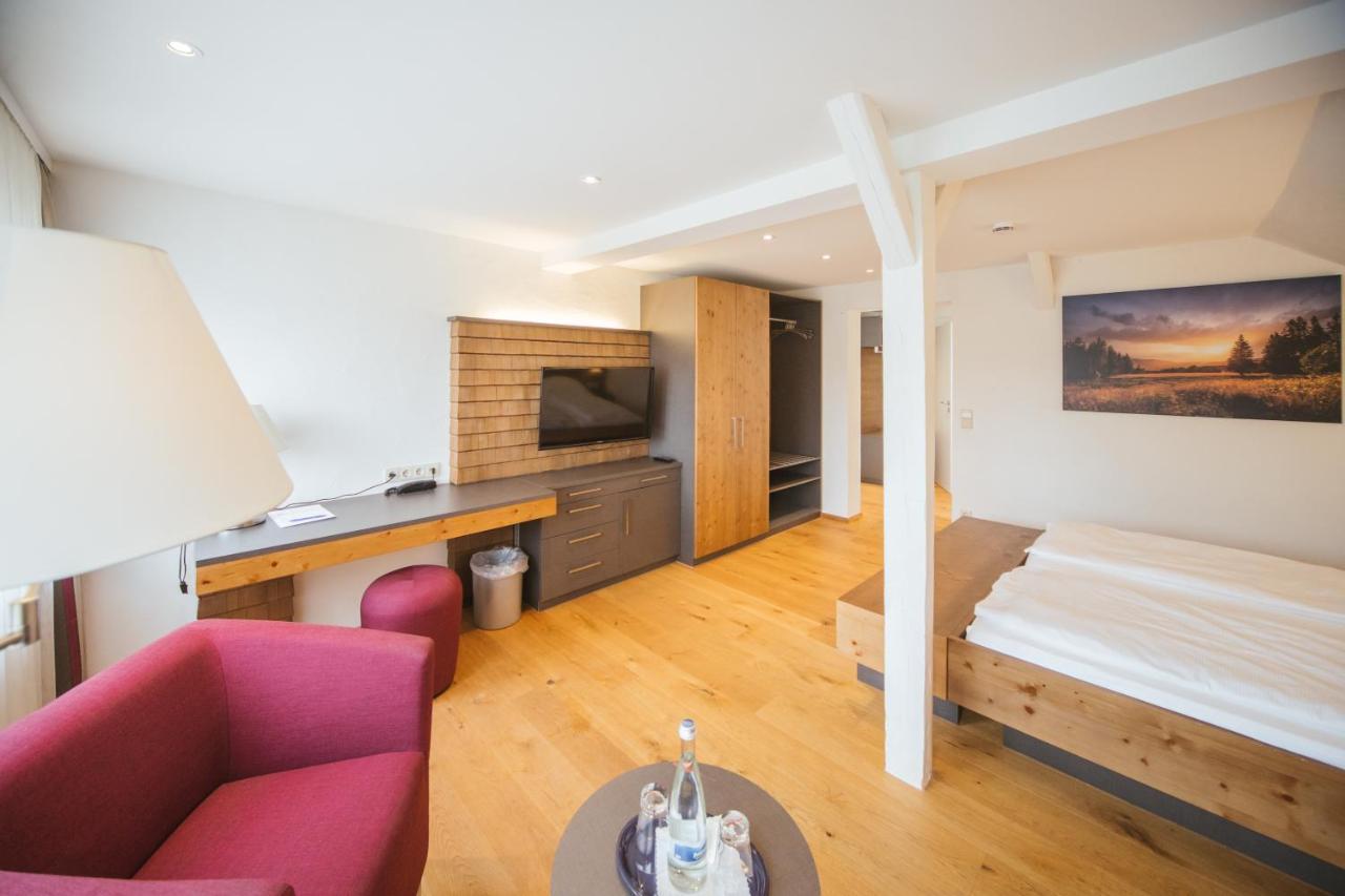 Hotel Waldeck Mit Restaurant "Florian'S" フェルトベルク エクステリア 写真