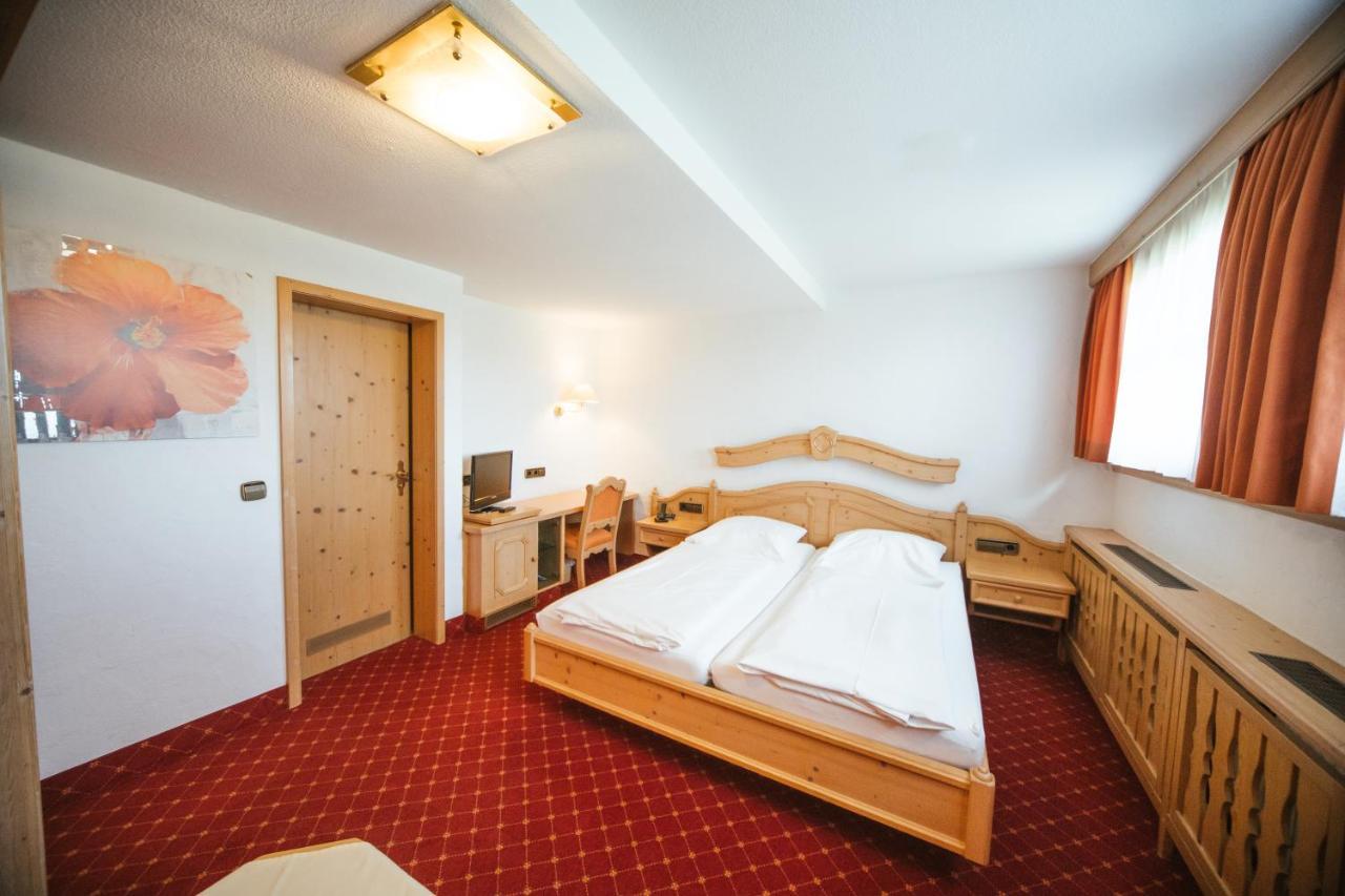 Hotel Waldeck Mit Restaurant "Florian'S" フェルトベルク エクステリア 写真