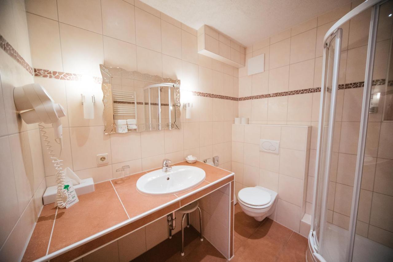 Hotel Waldeck Mit Restaurant "Florian'S" フェルトベルク 部屋 写真