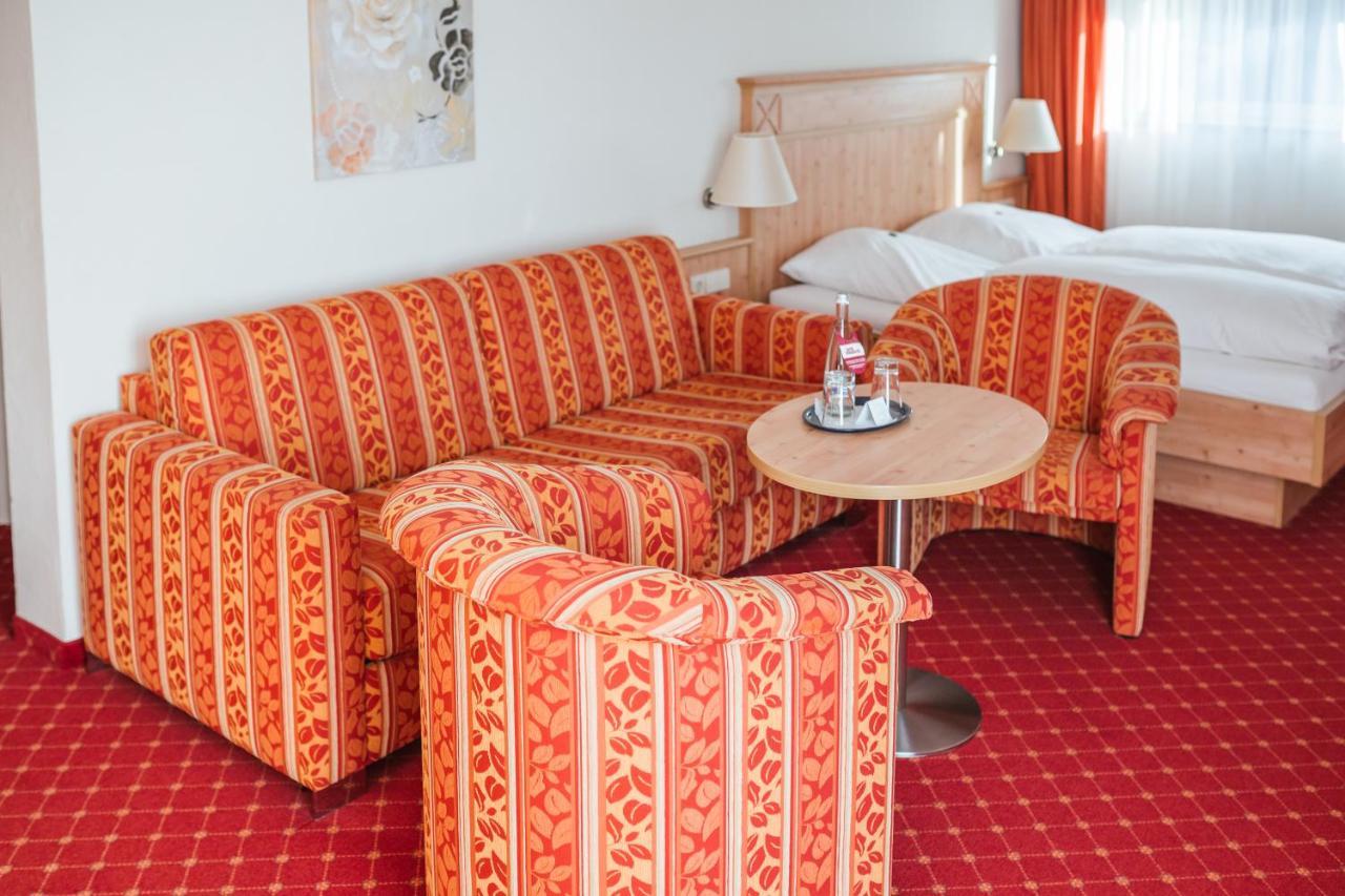 Hotel Waldeck Mit Restaurant "Florian'S" フェルトベルク エクステリア 写真