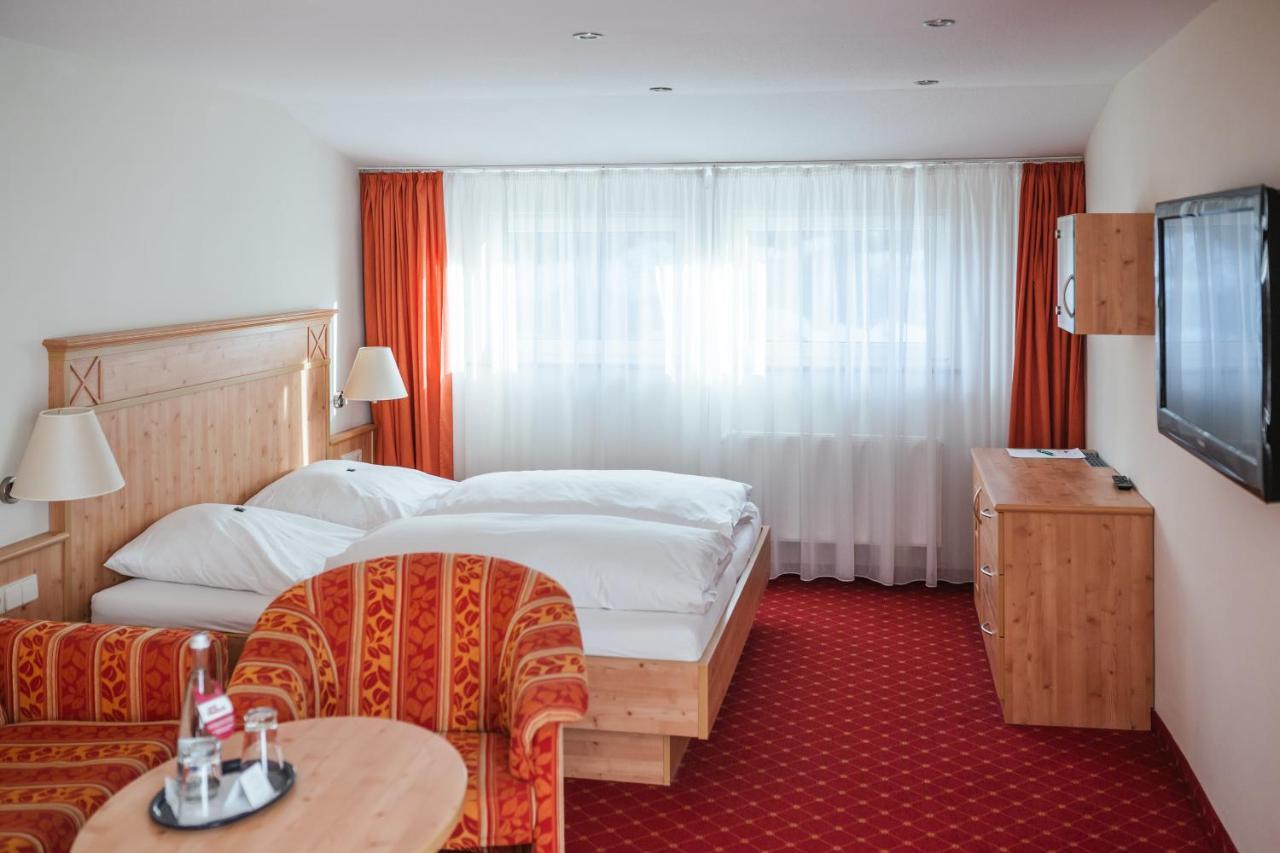 Hotel Waldeck Mit Restaurant "Florian'S" フェルトベルク エクステリア 写真