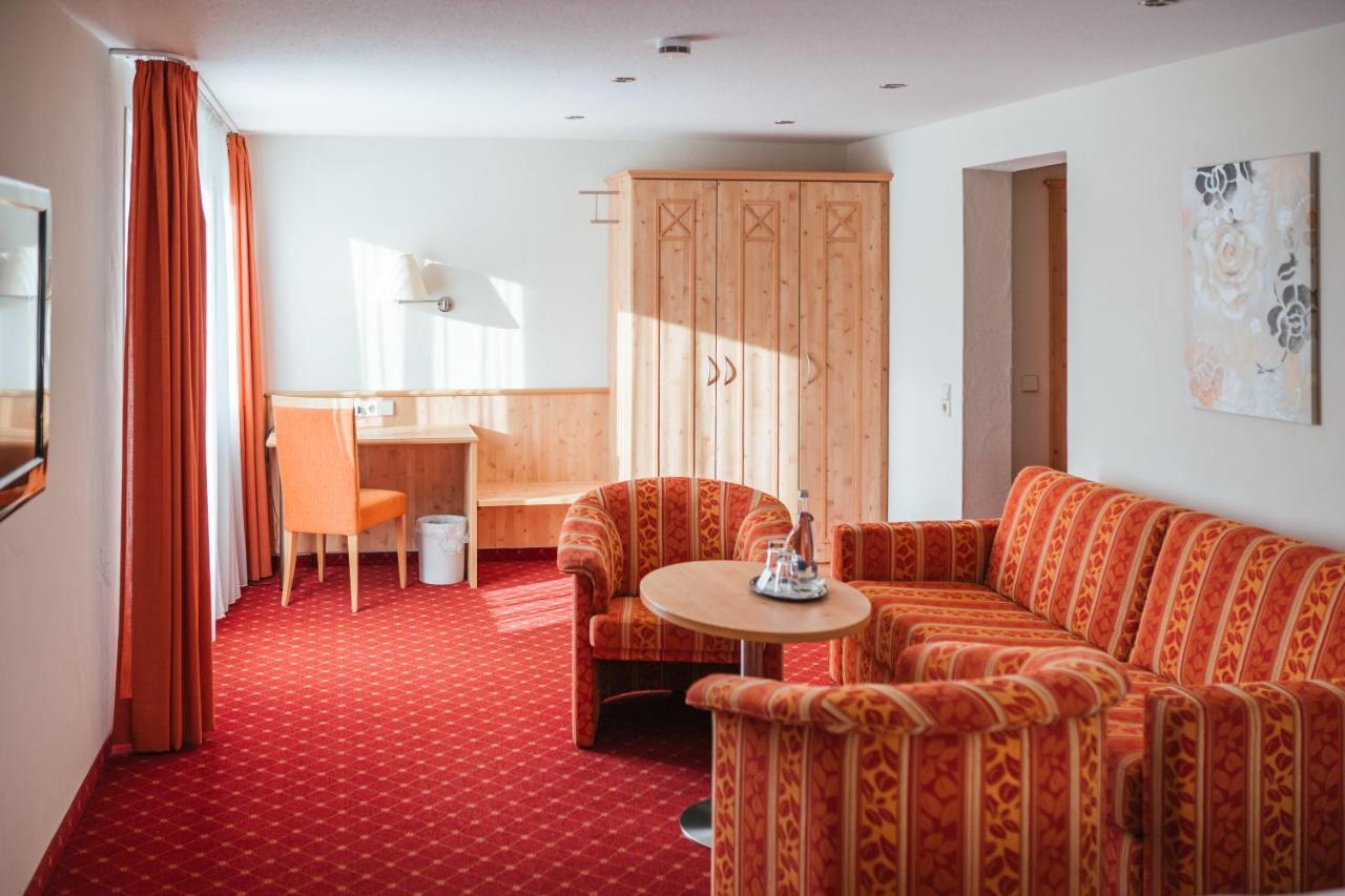Hotel Waldeck Mit Restaurant "Florian'S" フェルトベルク エクステリア 写真