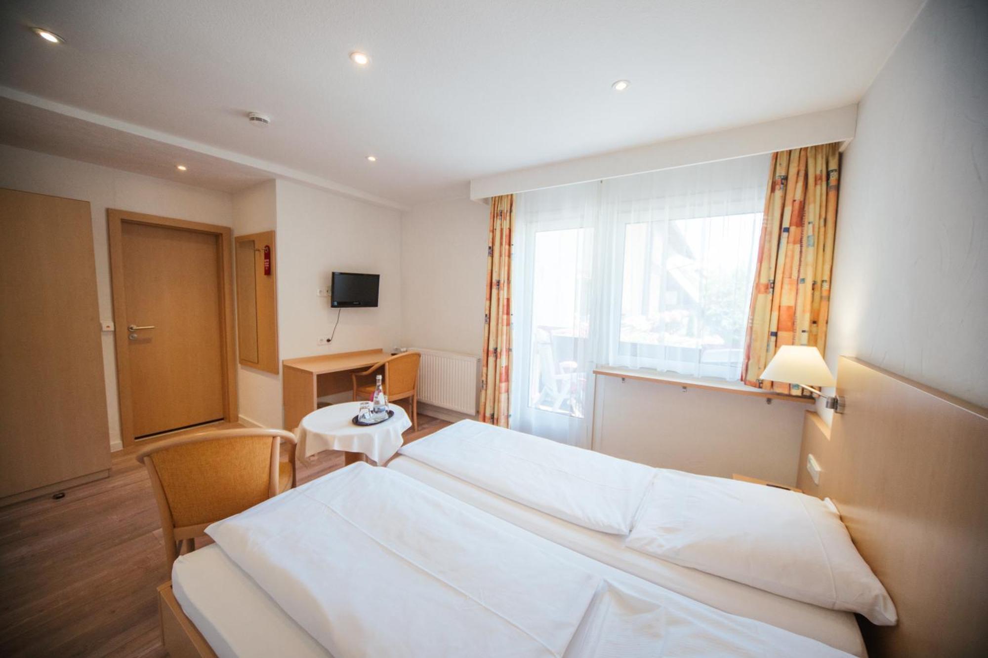 Hotel Waldeck Mit Restaurant "Florian'S" フェルトベルク 部屋 写真