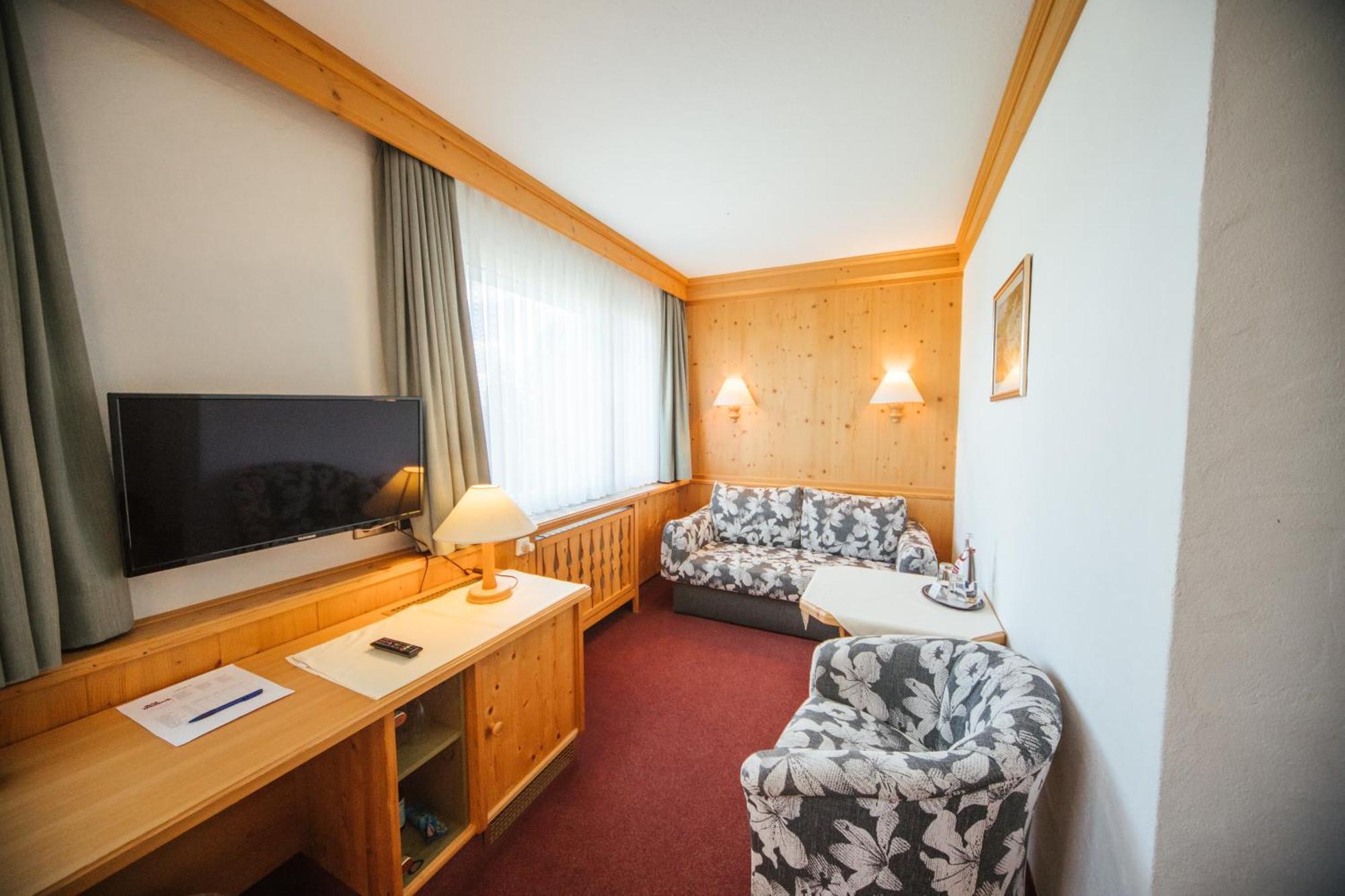 Hotel Waldeck Mit Restaurant "Florian'S" フェルトベルク 部屋 写真