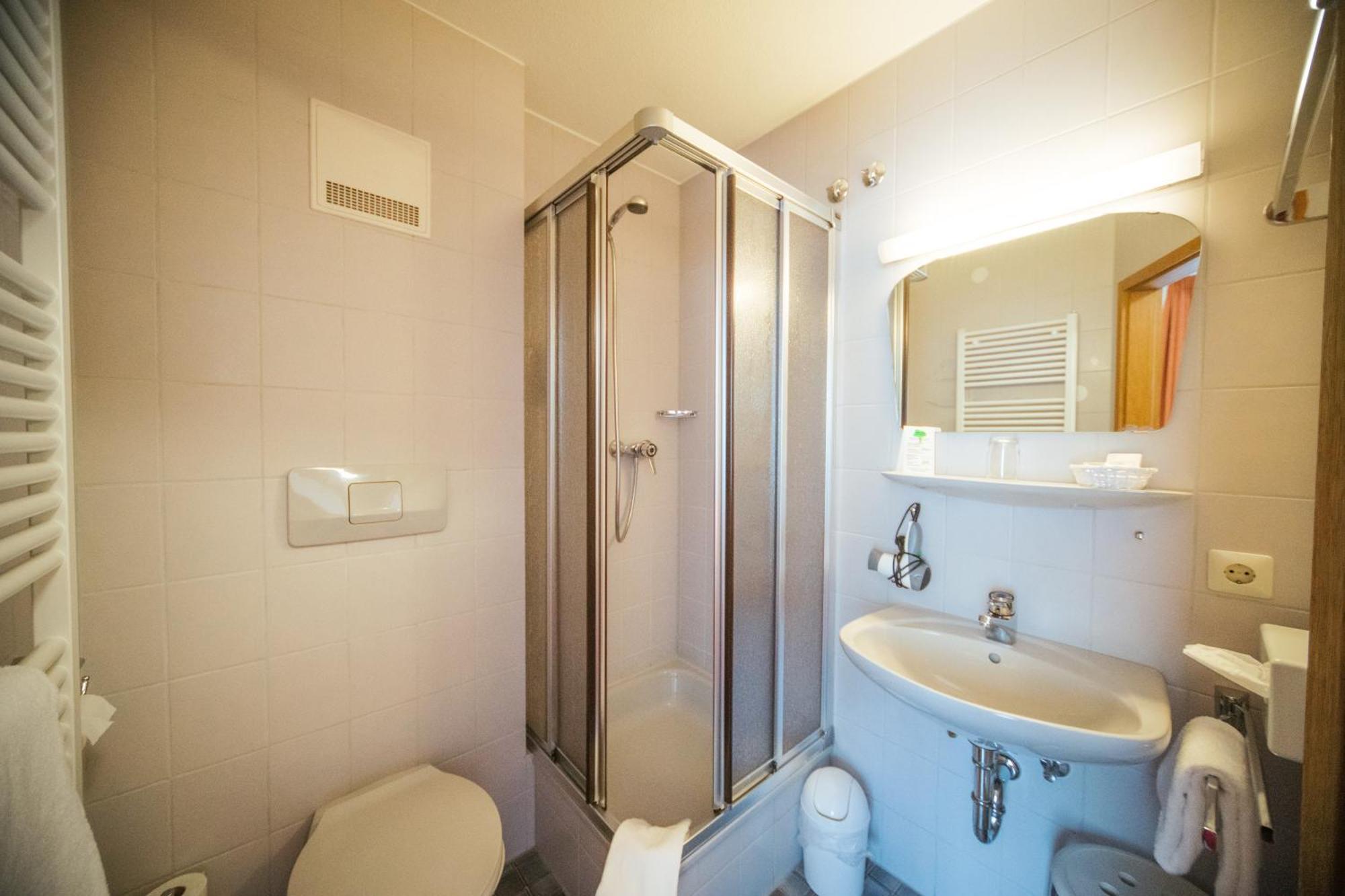 Hotel Waldeck Mit Restaurant "Florian'S" フェルトベルク 部屋 写真