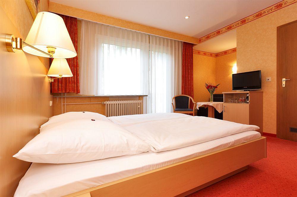 Hotel Waldeck Mit Restaurant "Florian'S" フェルトベルク エクステリア 写真