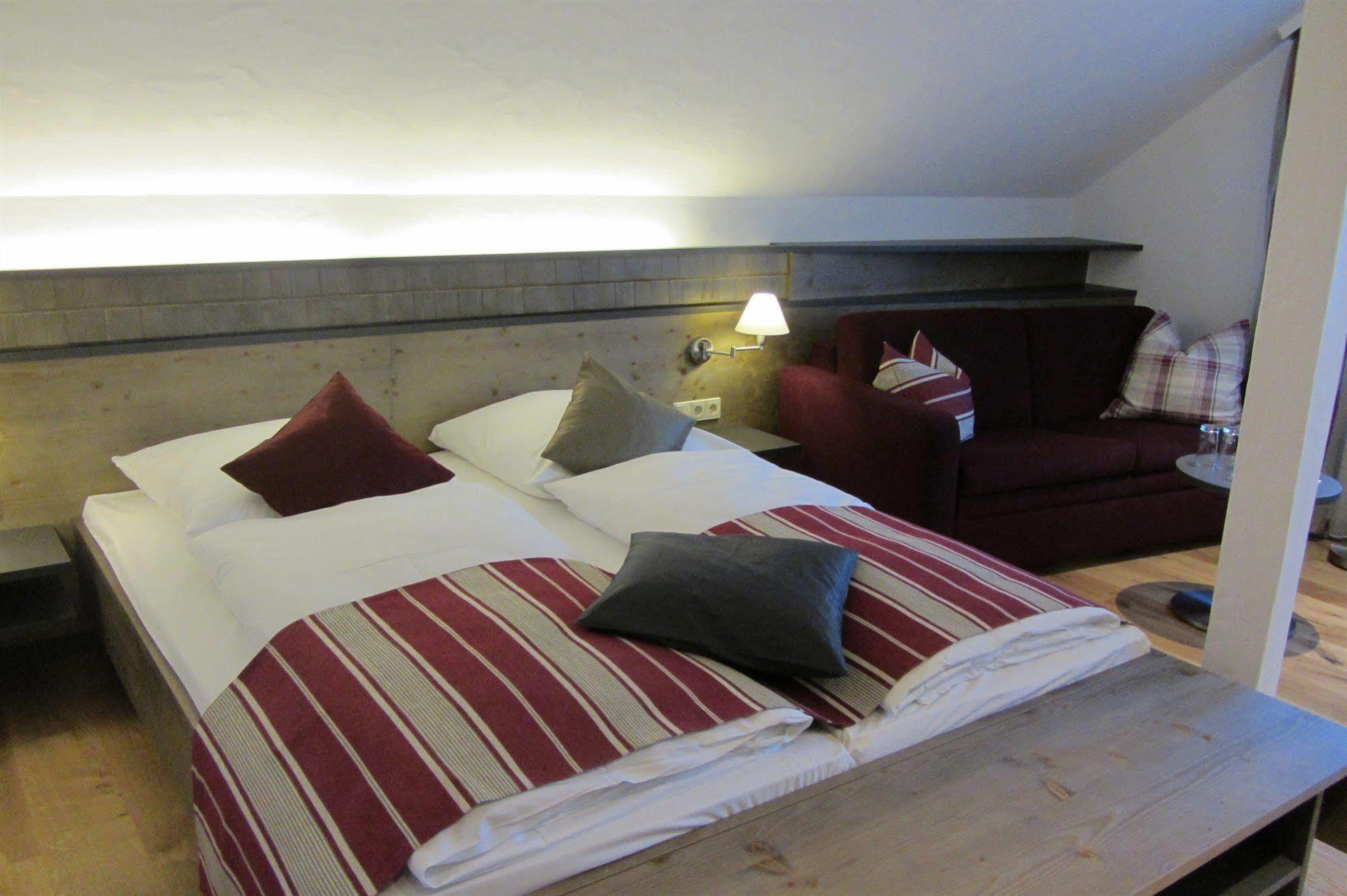 Hotel Waldeck Mit Restaurant "Florian'S" フェルトベルク エクステリア 写真