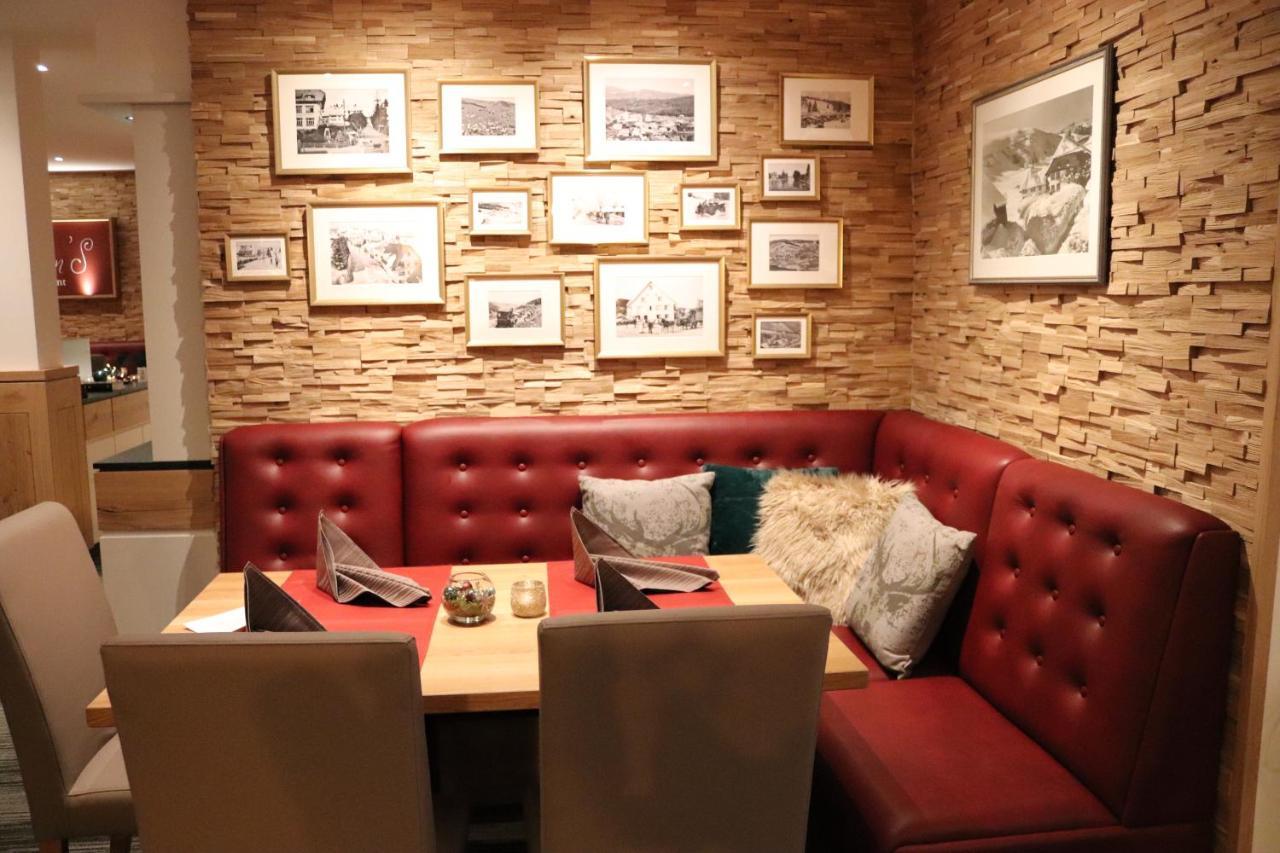 Hotel Waldeck Mit Restaurant "Florian'S" フェルトベルク エクステリア 写真
