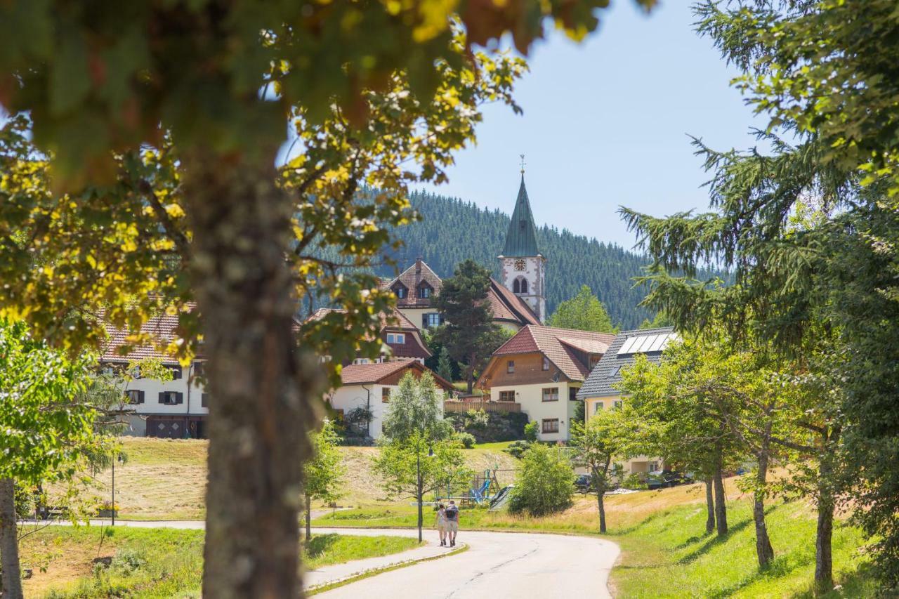 Hotel Waldeck Mit Restaurant "Florian'S" フェルトベルク エクステリア 写真